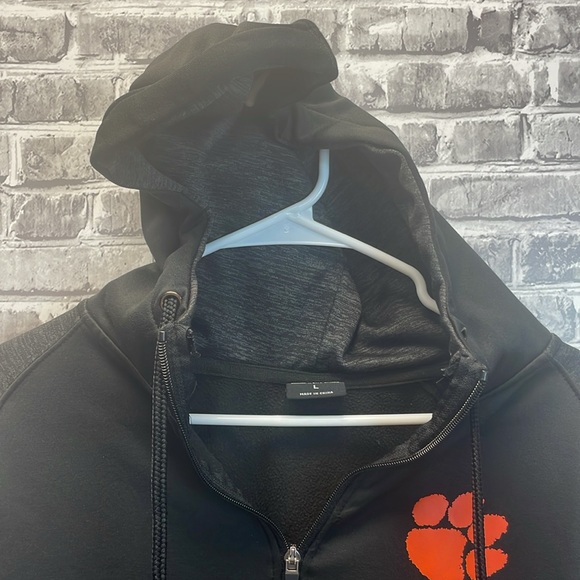 Clemson Tigers
Colosseum Gray and Black Men's Jacket
Hoodie‎ - Picture 2 of 10